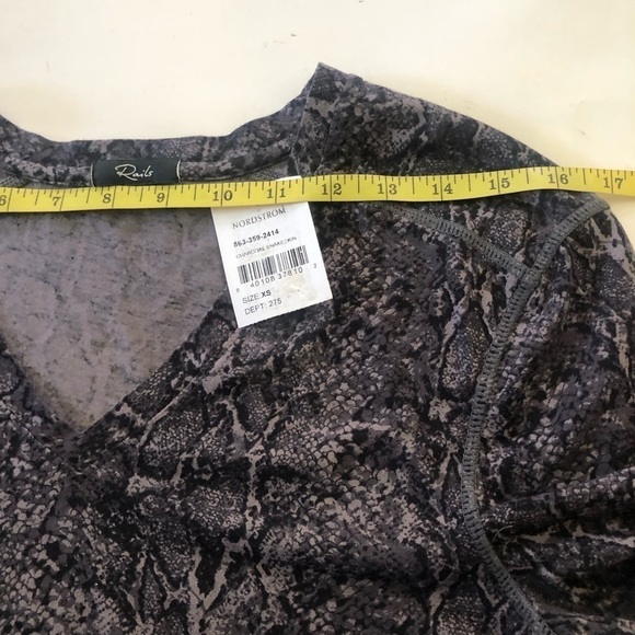 Rails Sami Snakeskin Print Modal V-Neck Long-Sleeve Top Size XS - Picture 7 of 11